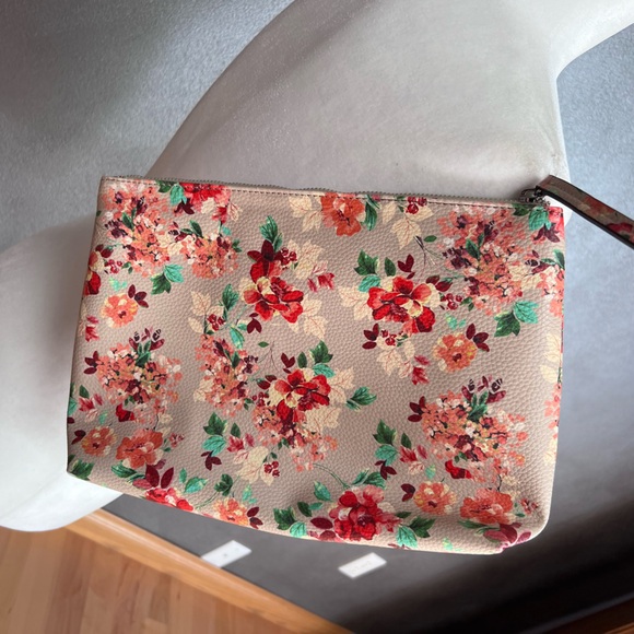 Steve Madden Tan Floral Large Clutch - Picture 5 of 6
